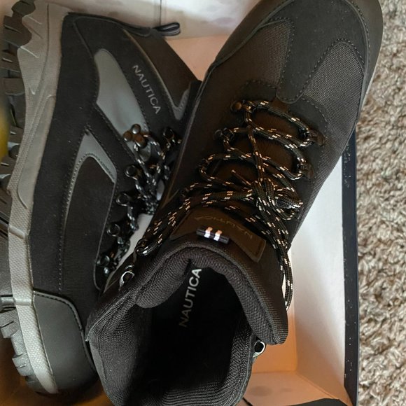 MENS HIKING SHOES